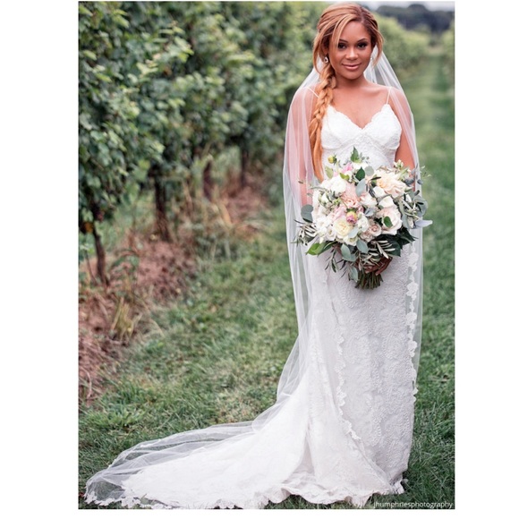 Sara Gabriel Floral Lace Chelsea Veil, pale ivory 90 inches - Picture 10 of 12